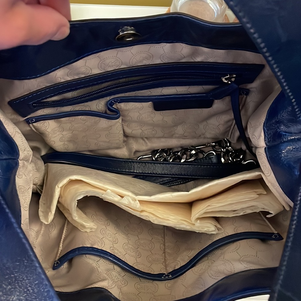 Michael Kors Devon bag in Blue - Picture 4 of 5